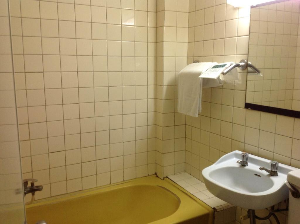 Reui Chung Hotel Kaohsiung Chambre photo