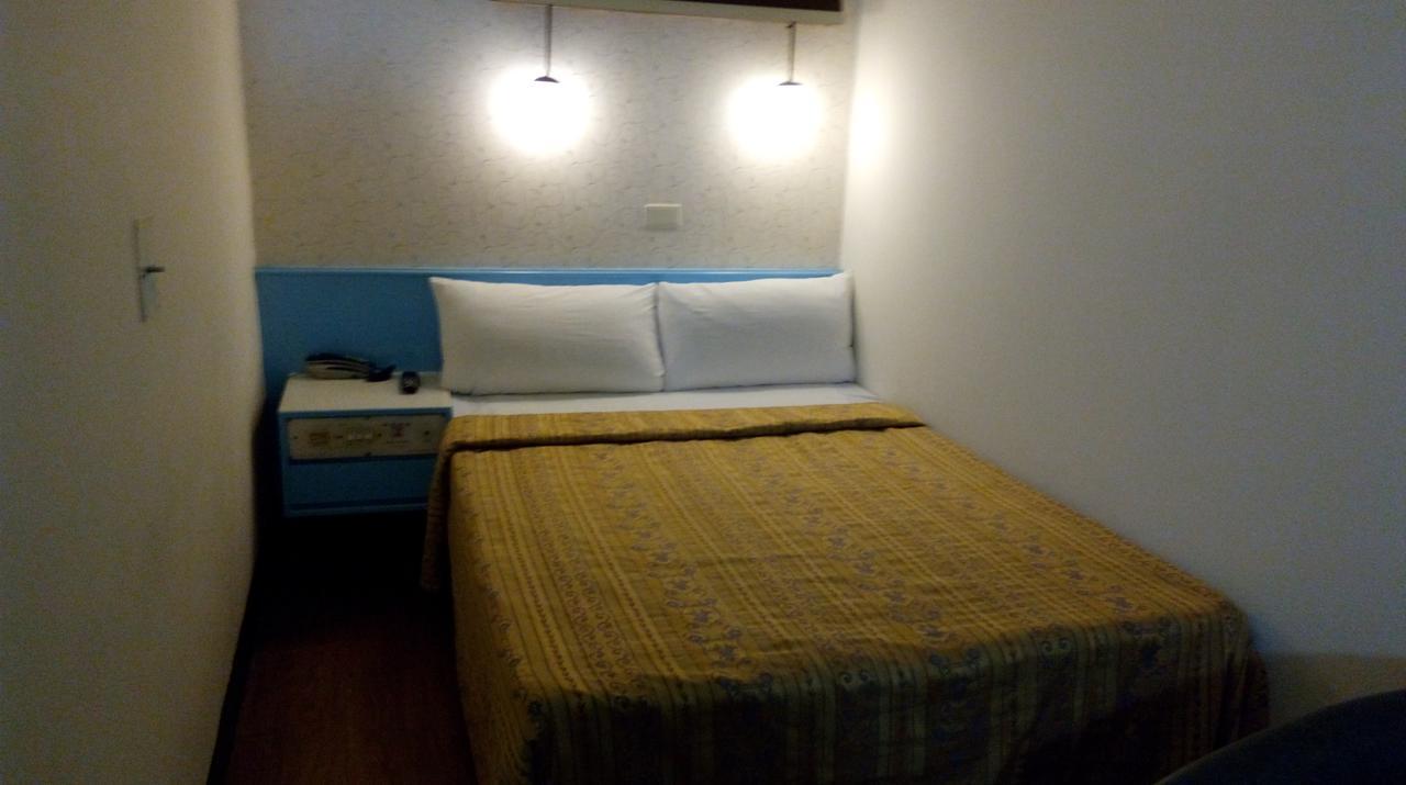 Reui Chung Hotel Kaohsiung Extérieur photo